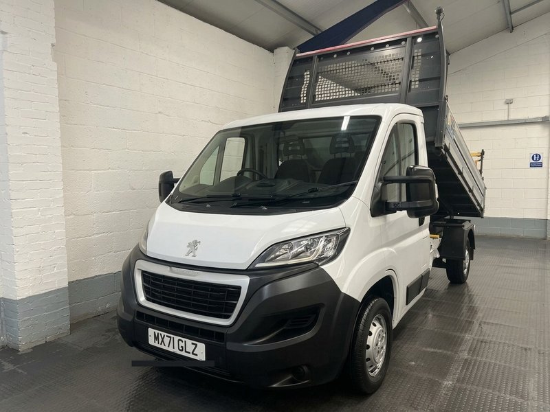 2021 Peugeot Boxer Tipper Van — front three-quarter view