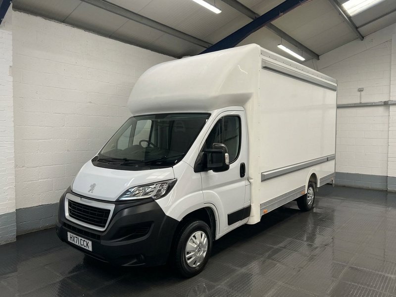 2021 Peugeot Boxer Luton Low Loader Van — front three-quarter view