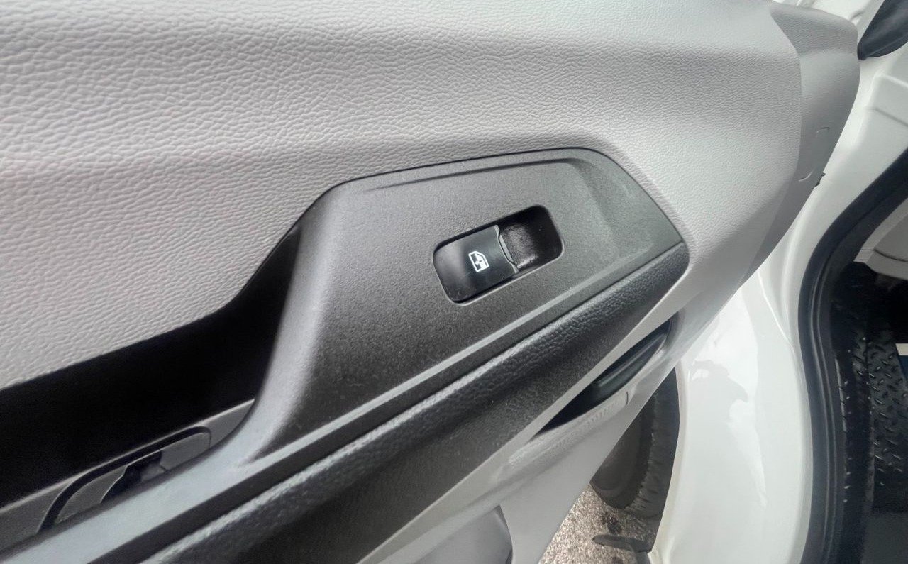 2023 Maxus Deliver 9 High Roof Panel Van — photo 16 of 16