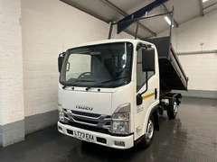 2023 Isuzu Grafter Tipper Van — front three-quarter view