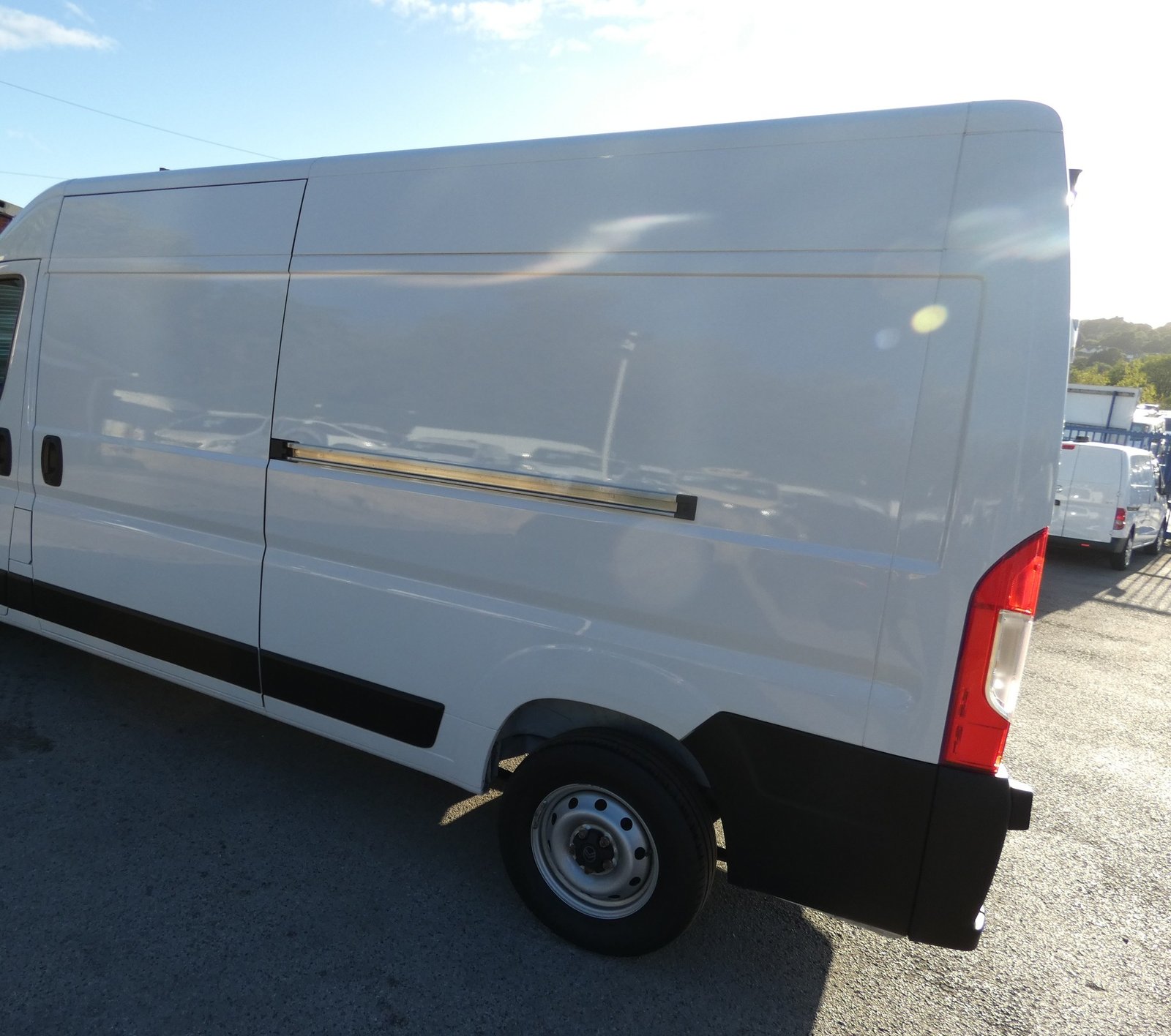 2025 Citroen Relay Panel Van — photo 2 of 19