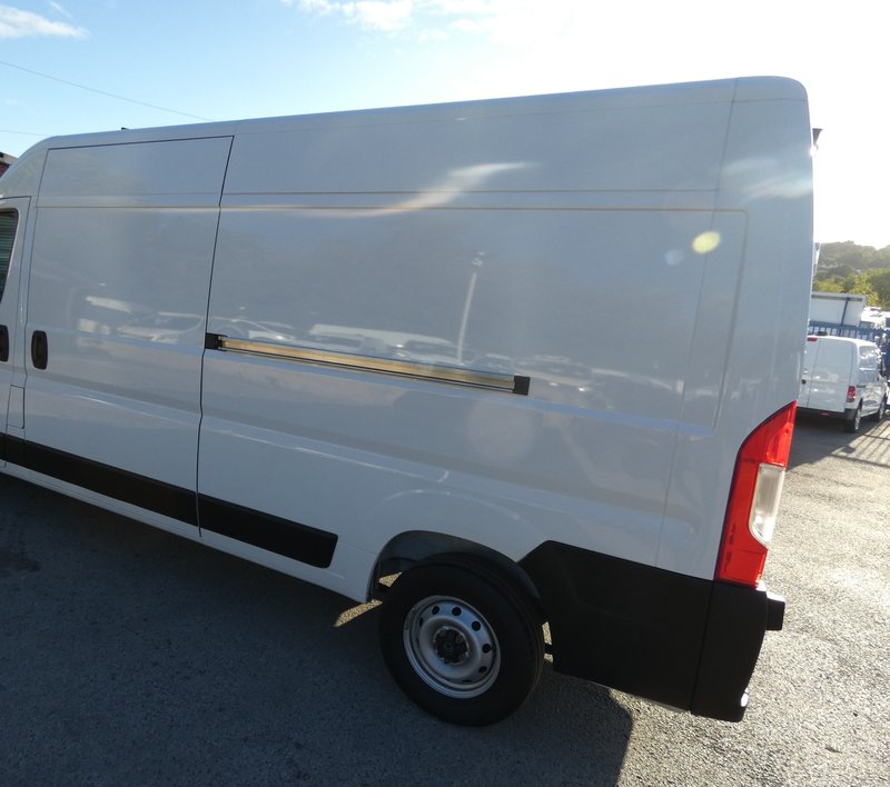 2025 Citroen Relay Panel Van — photo 2 of 19