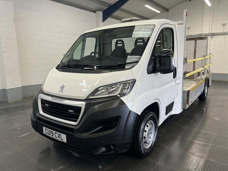 2019 Peugeot Boxer Dropside Van — front three-quarter view