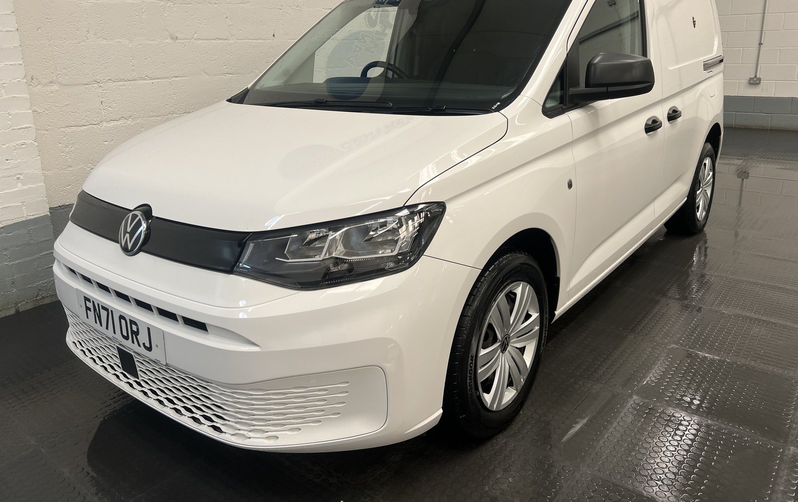 2021 Volkswagen Caddy Panel Van — photo 1 of 22
