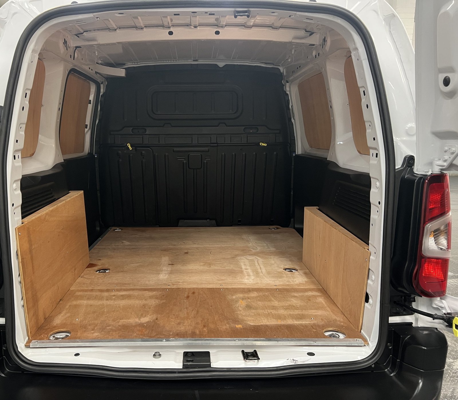 2022 Peugeot Partner Panel Van — photo 19 of 19