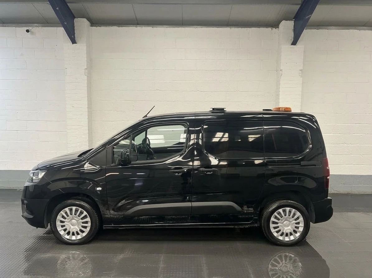 2024 Toyota Proace City Panel Van — photo 1 of 41