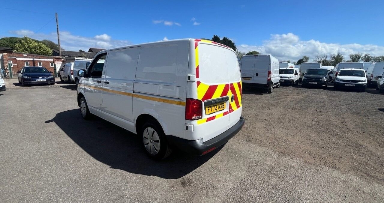 2022 Volkswagen Transporter Panel Van — photo 2 of 10