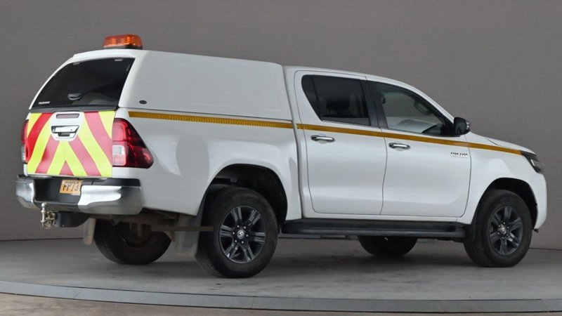 2023 Toyota Hilux Double Cab PickUp Van — photo 2 of 5