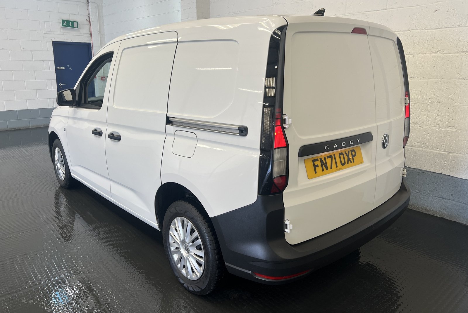 2021 Volkswagen Caddy Panel Van — photo 1 of 20