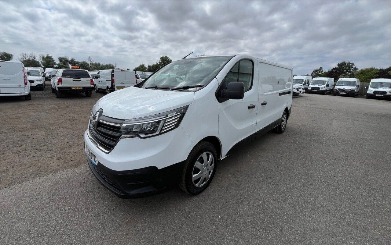 2023 Renault Trafic Panel Van — photo 1 of 15
