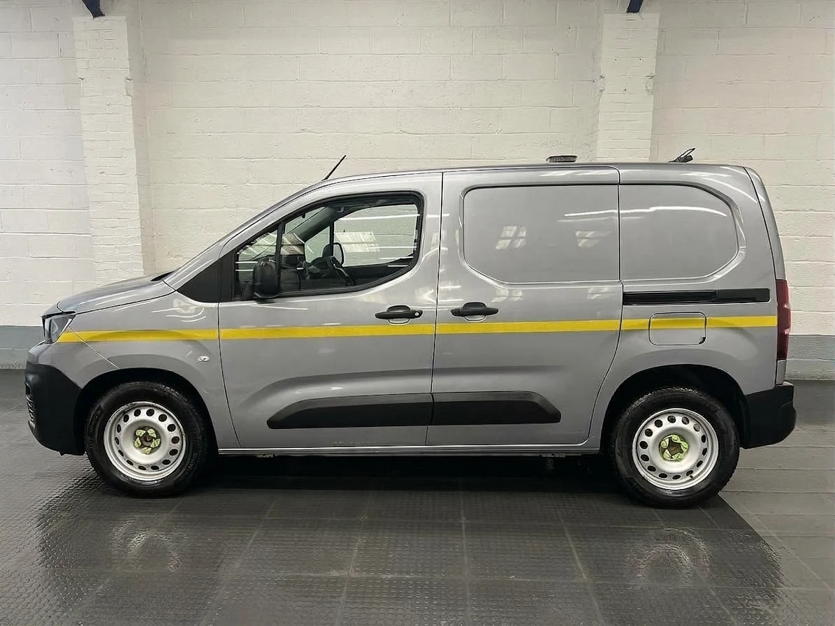 2020 Peugeot Partner Panel Van — photo 1 of 39