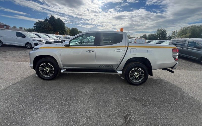 2020 Mitsubishi L200 Double Cab PickUp Van