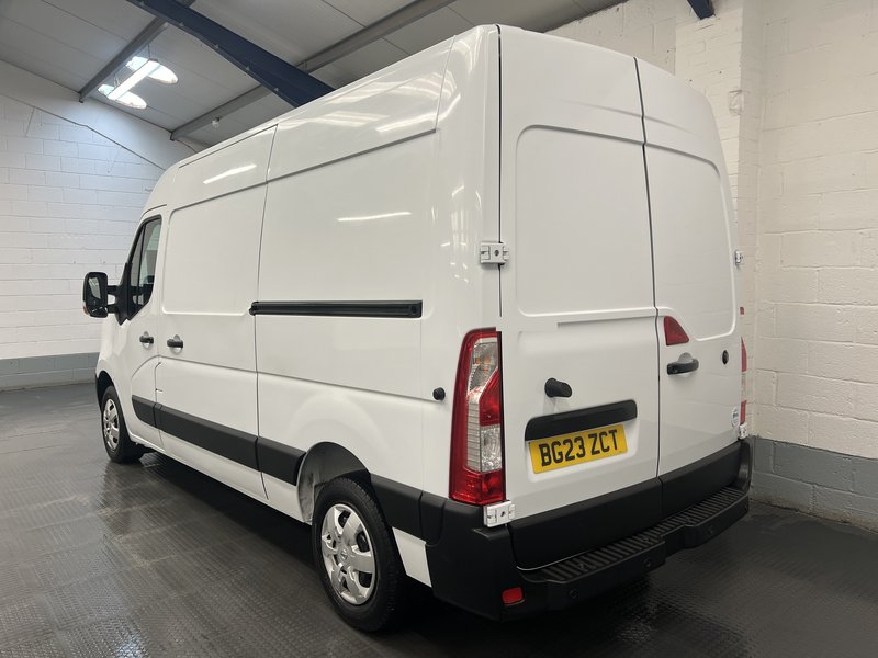 2023 Nissan Interstar High Roof Panel Van — photo 2 of 24