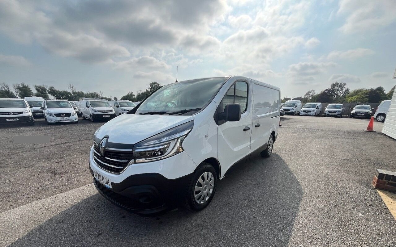 2020 Renault Trafic Panel Van — photo 1 of 17