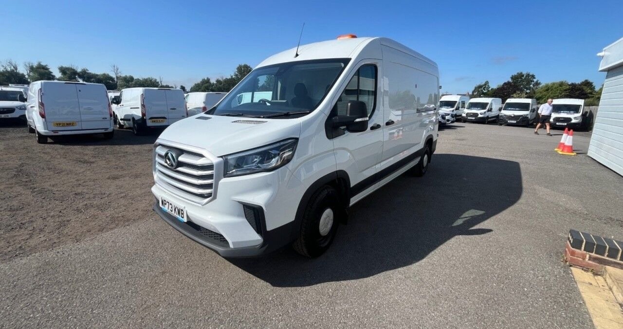 2023 Maxus Deliver 9 High Roof Panel Van — photo 1 of 11