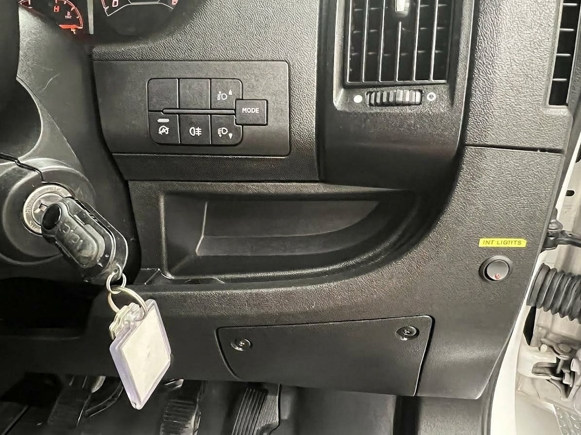 2021 Peugeot Boxer Luton Low Loader Van — cab interior