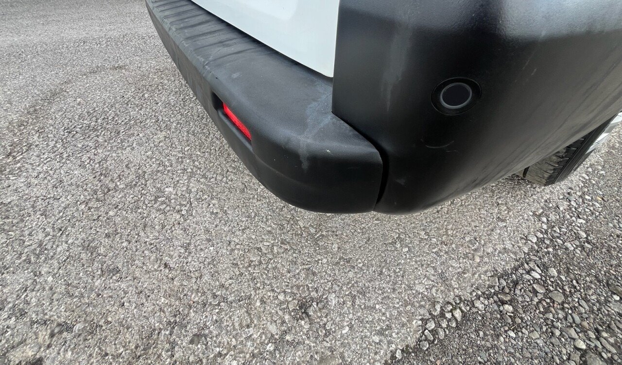 2023 Renault Trafic Panel Van — photo 2 of 9