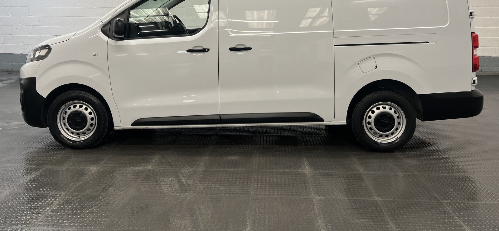 2023 Citroen Dispatch Panel Van — photo 1 of 1