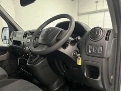 2018 Nissan Nv400 Luton Low Loader Van — cab interior