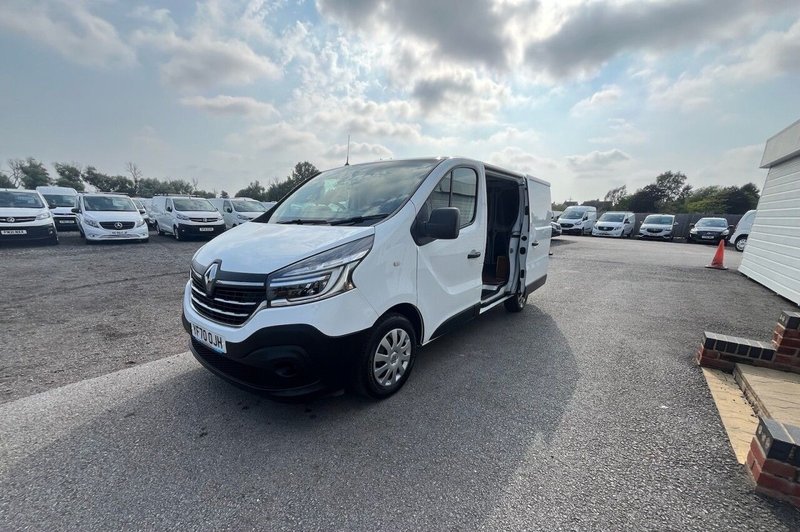 2020 Renault Trafic Panel Van — photo 3 of 17
