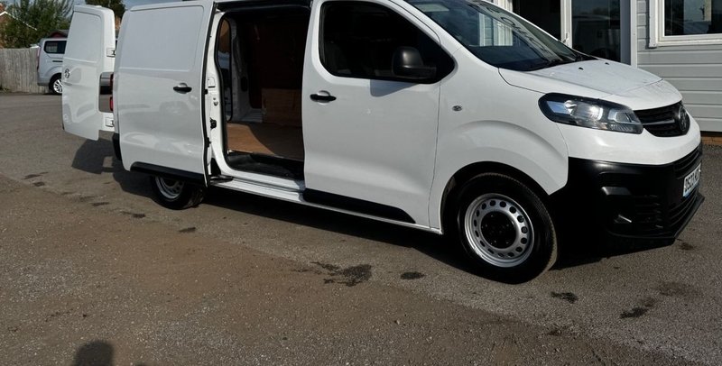 2023 Vauxhall Vivaro Panel Van — photo 2 of 9