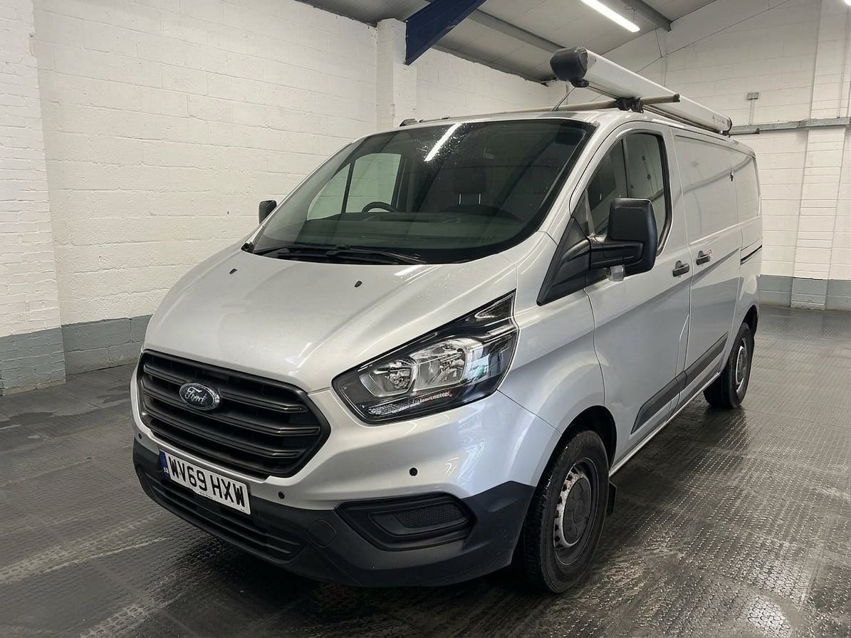 2019 Ford Transit Custom Panel Van — front three-quarter view