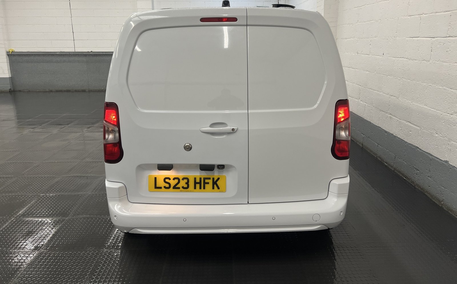 2023 Peugeot Partner Panel Van — photo 1 of 30