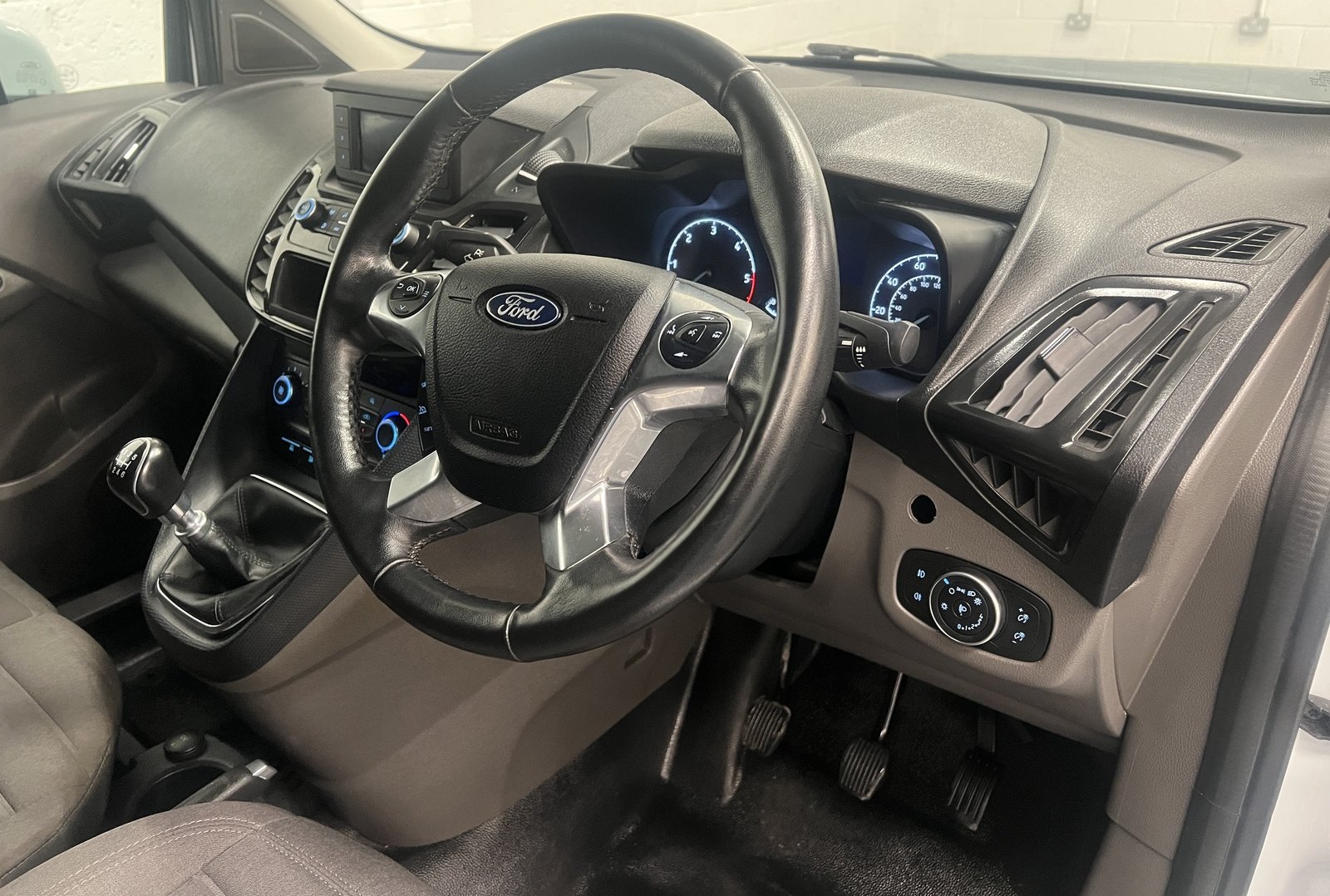 2023 Ford Transit Connect Panel Van — photo 2 of 27
