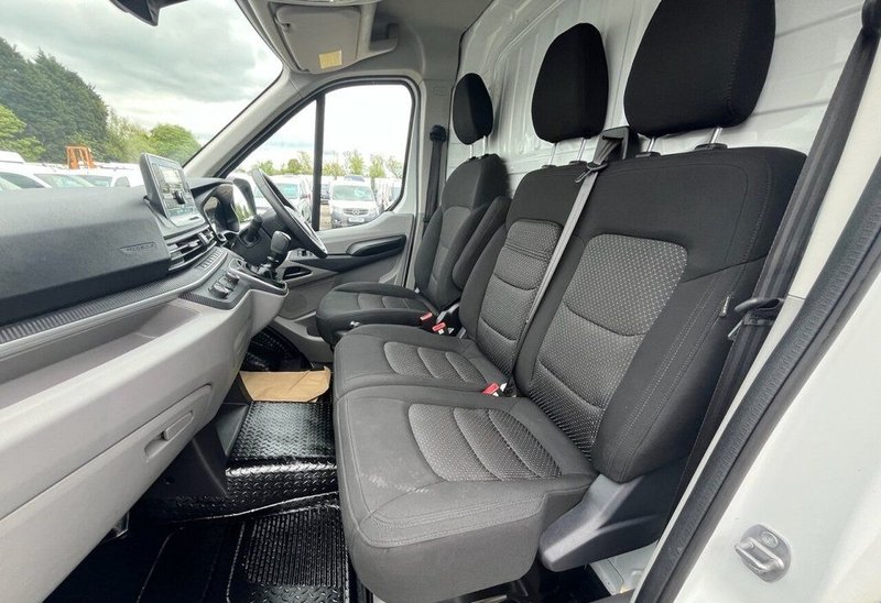 2023 Maxus Deliver 9 High Roof Panel Van — photo 2 of 15