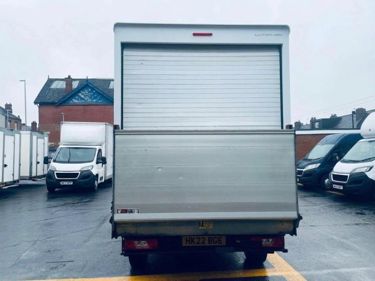 2022 Ford Transit Luton Box Van — photo 2 of 3