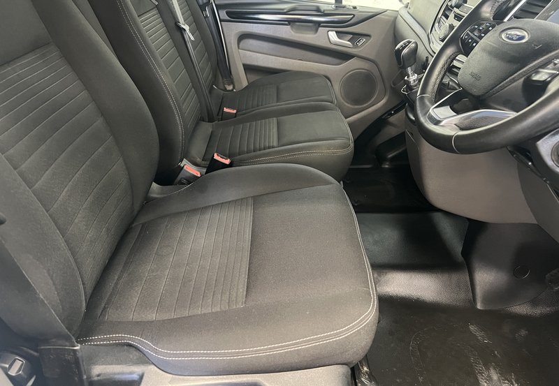 2022 Ford Transit Custom Panel Van — photo 2 of 33