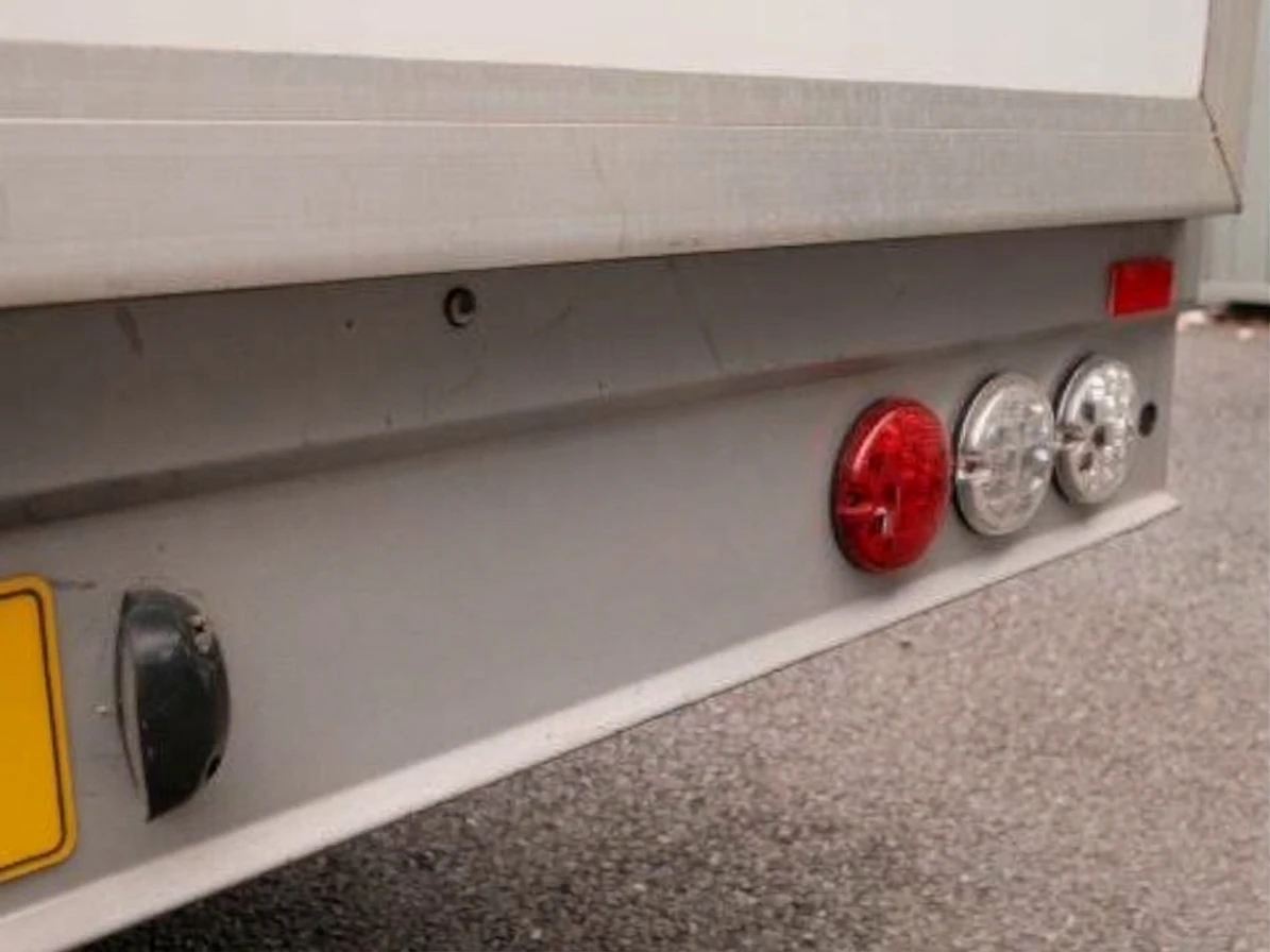 2023 Renault Master Luton Low Loader Van — photo 1 of 29