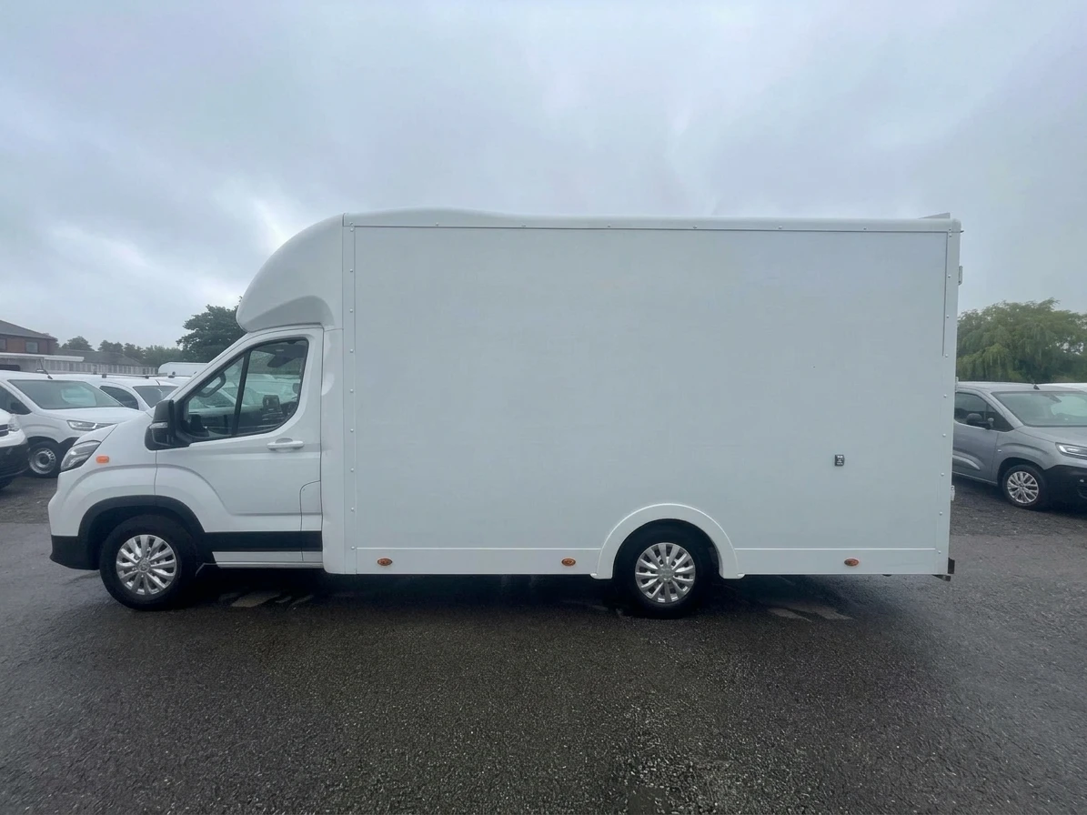 2024 Maxus Edeliver 9 Luton Low Loader Van — side view
