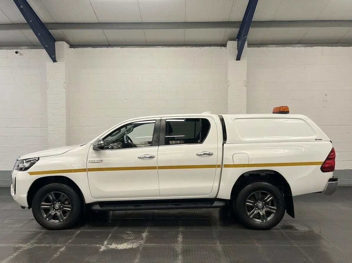 2023 Toyota Hilux Double Cab PickUp Van — photo 1 of 48