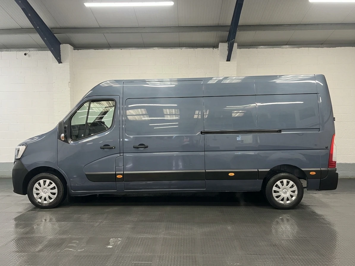 2023 Renault Master Panel Van — photo 1 of 39