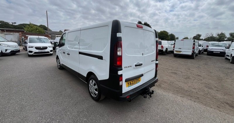 2023 Renault Trafic Panel Van — photo 2 of 15