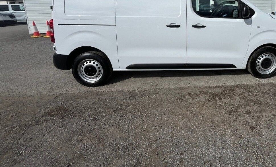 2023 Vauxhall Vivaro Panel Van — photo 1 of 10