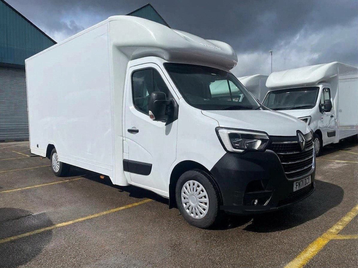 2021 Renault Master Luton Low Loader Van — photo 1 of 1