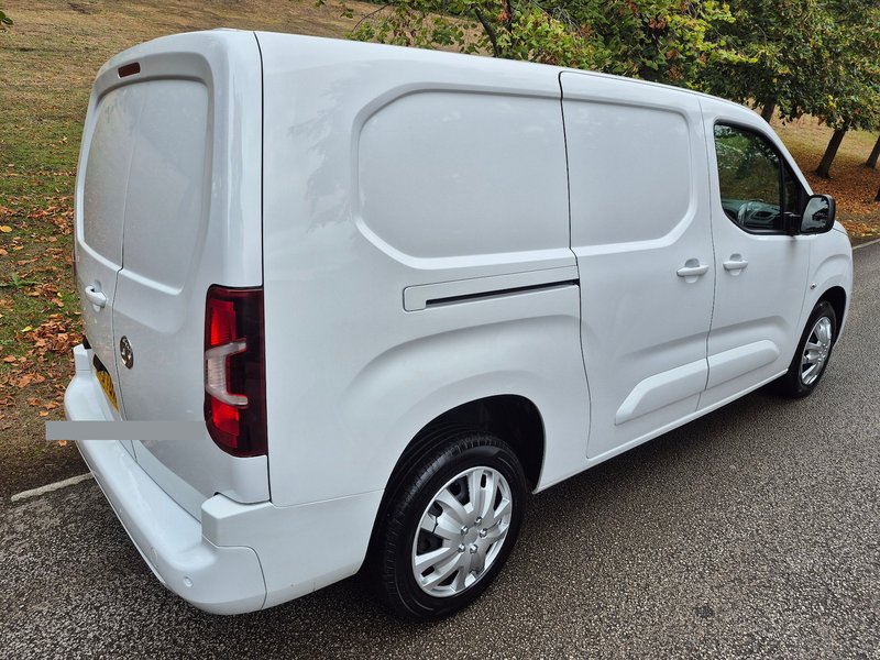 2023 Vauxhall Combo Panel Van — photo 3 of 23