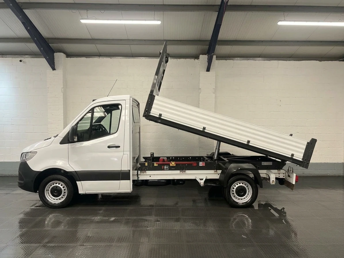 2022 Mercedes-Benz Sprinter Tipper Van — photo 1 of 49