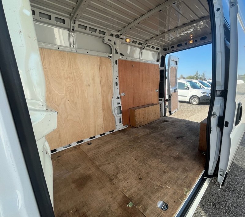 2023 Peugeot Boxer High Roof Panel Van — photo 3 of 10
