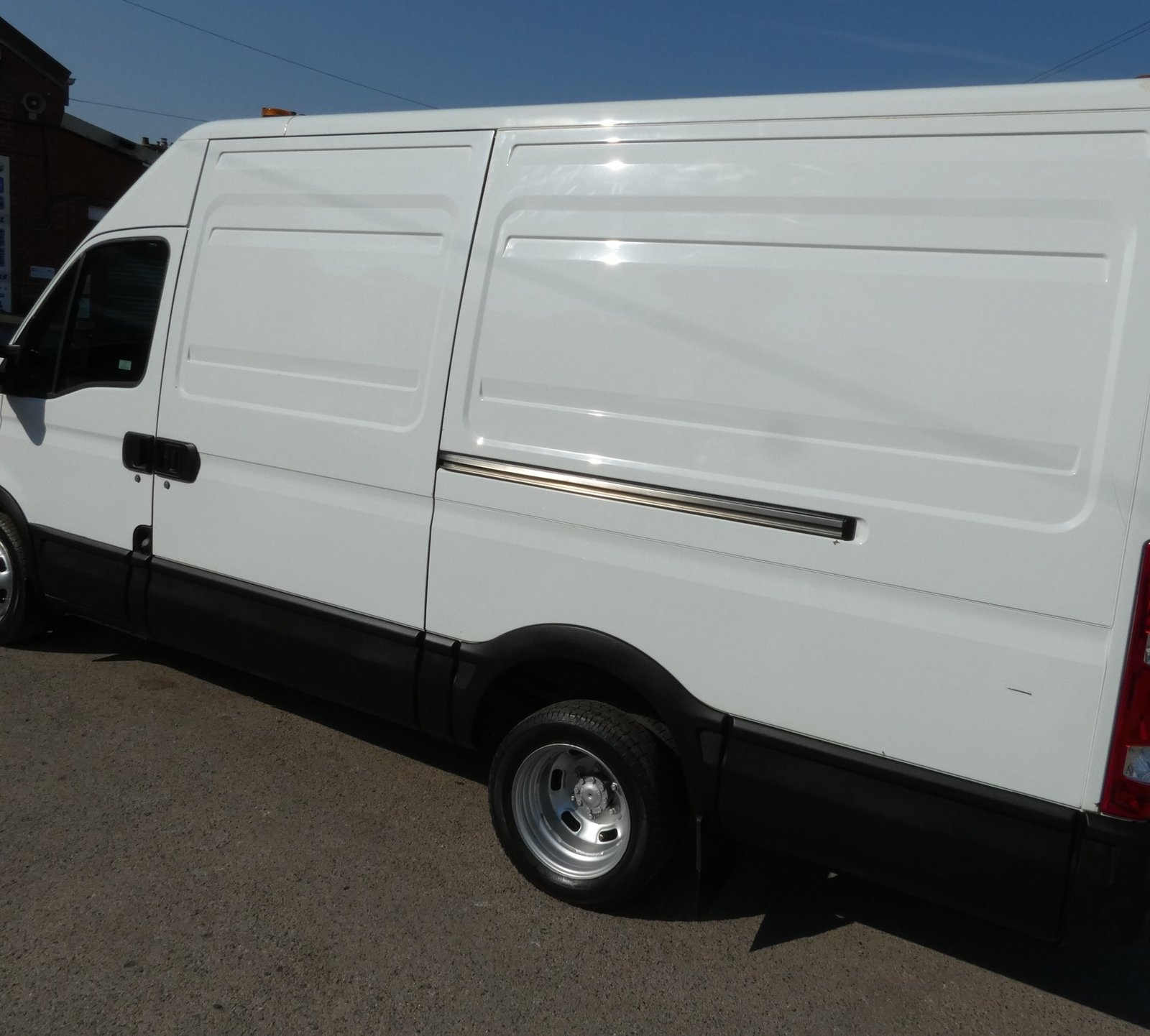 2010 Iveco Daily Panel Van — photo 2 of 12
