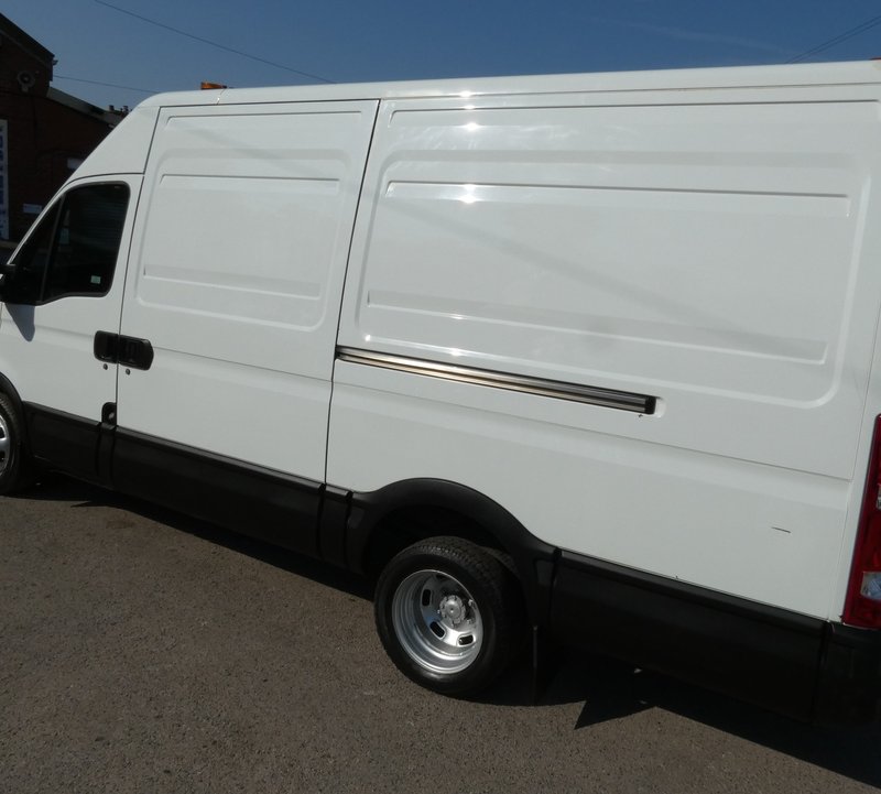 2010 Iveco Daily Panel Van — photo 2 of 12