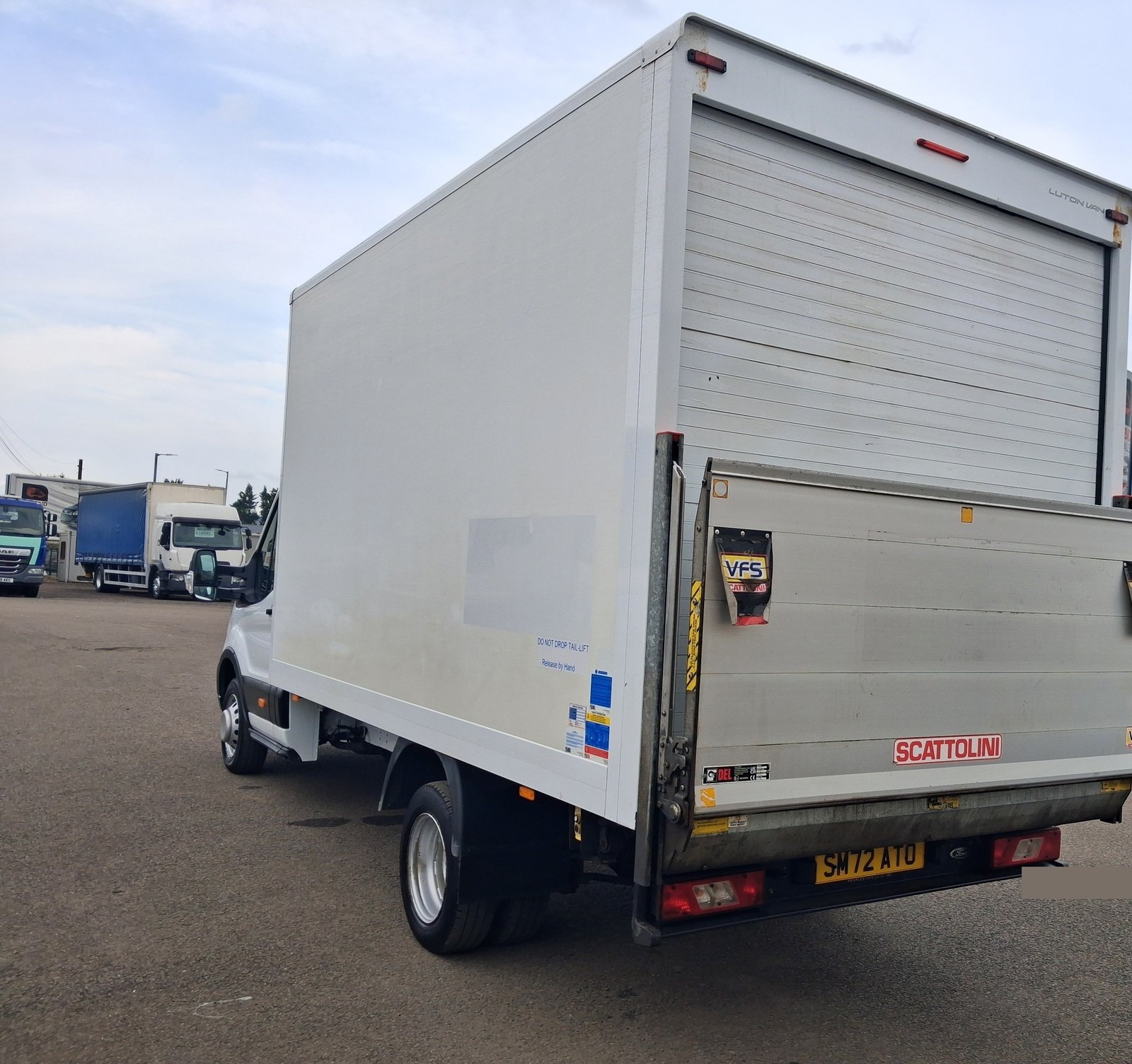 2022 Ford Transit Luton Box Van — photo 2 of 2
