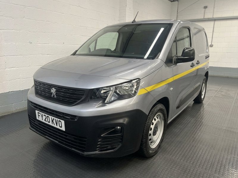 2020 Peugeot Partner Panel Van — front three-quarter view