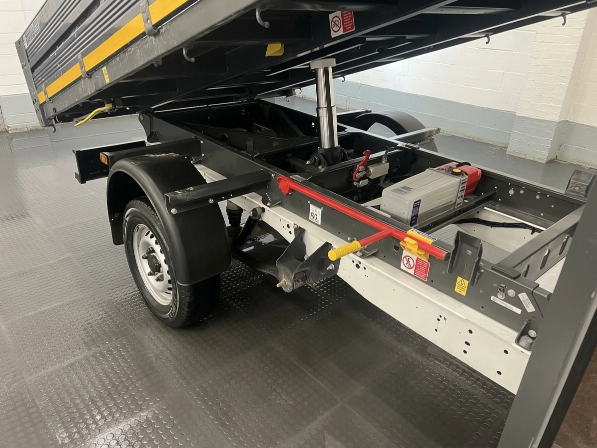 2023 Ford Transit Tipper Van — detail