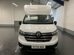 2022 Renault Trafic Luton Low Loader Van — front view