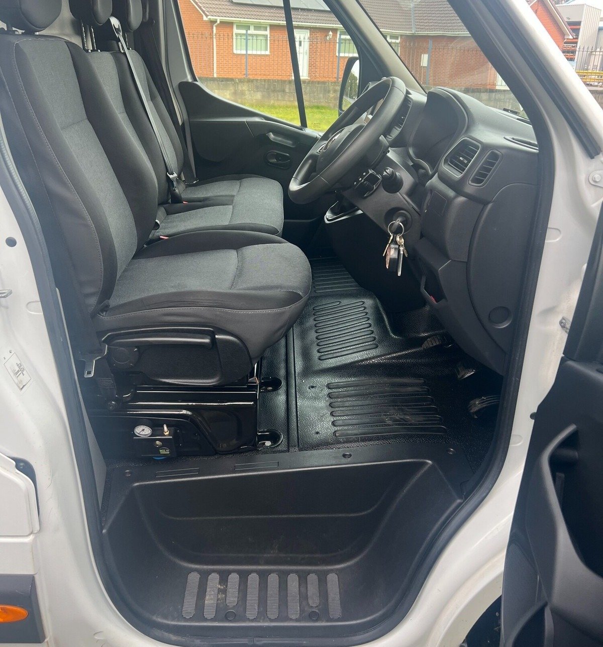 2025 Vauxhall Movano Luton Low Loader Van — photo 6 of 6