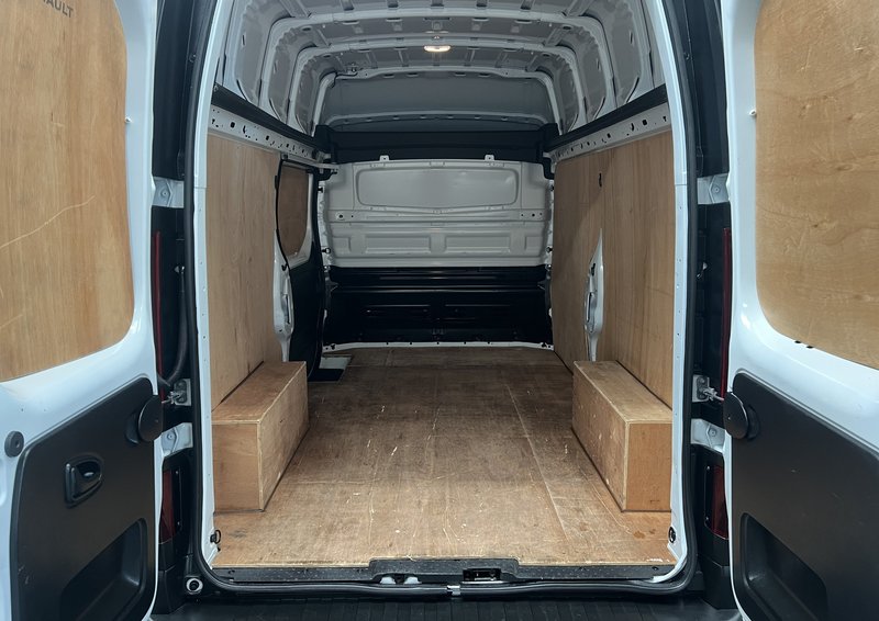 2024 Renault Trafic High Roof Panel Van — photo 3 of 3