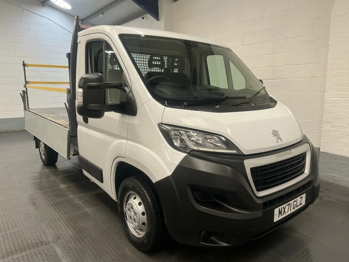2021 Peugeot Boxer Tipper Van — front three-quarter view